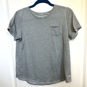 Albion Fit pocket T. Grey stripe.  Size small